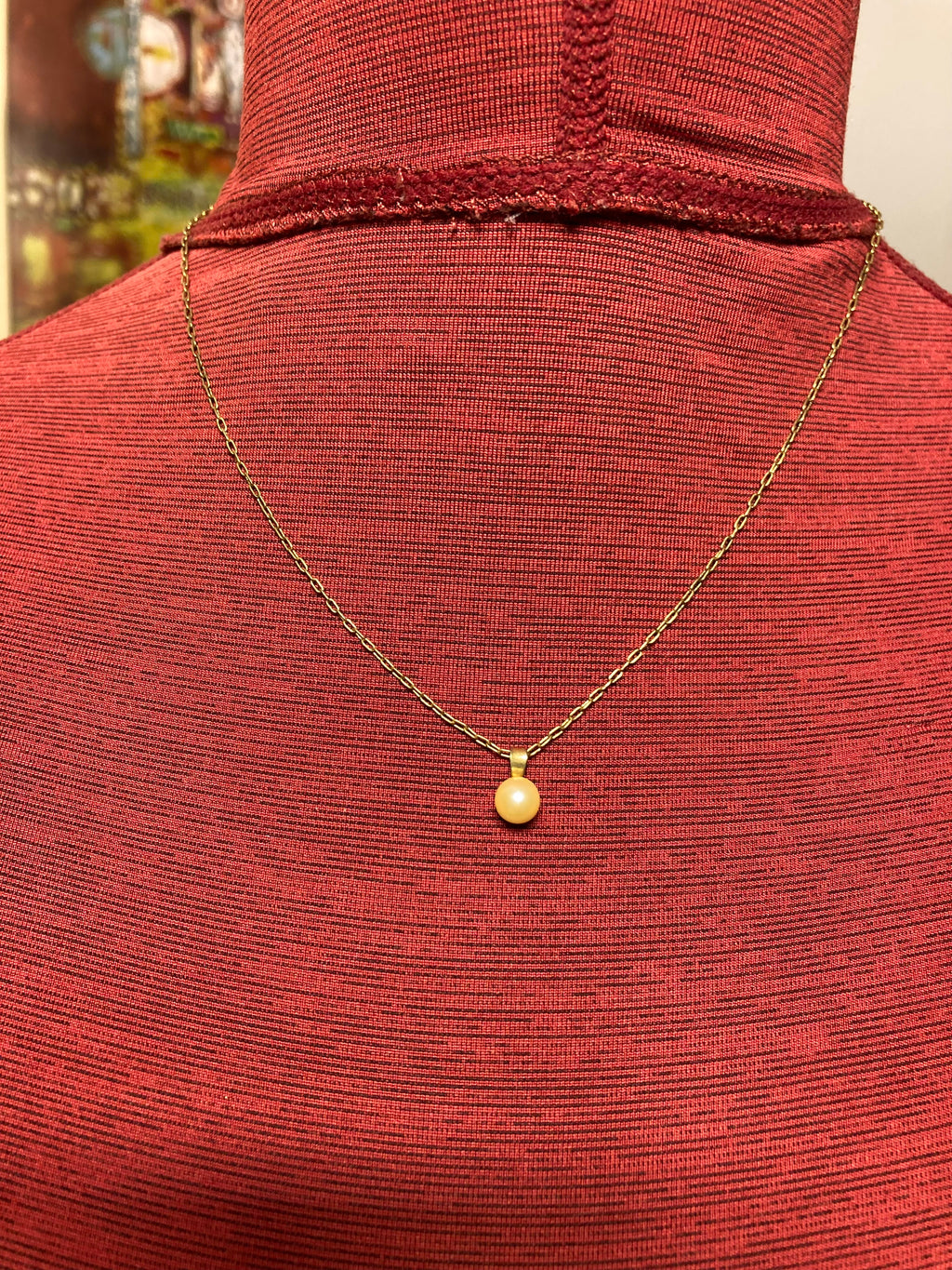 Vintage Avon, delicate pearl necklace and gold tone, chain 18 inch length