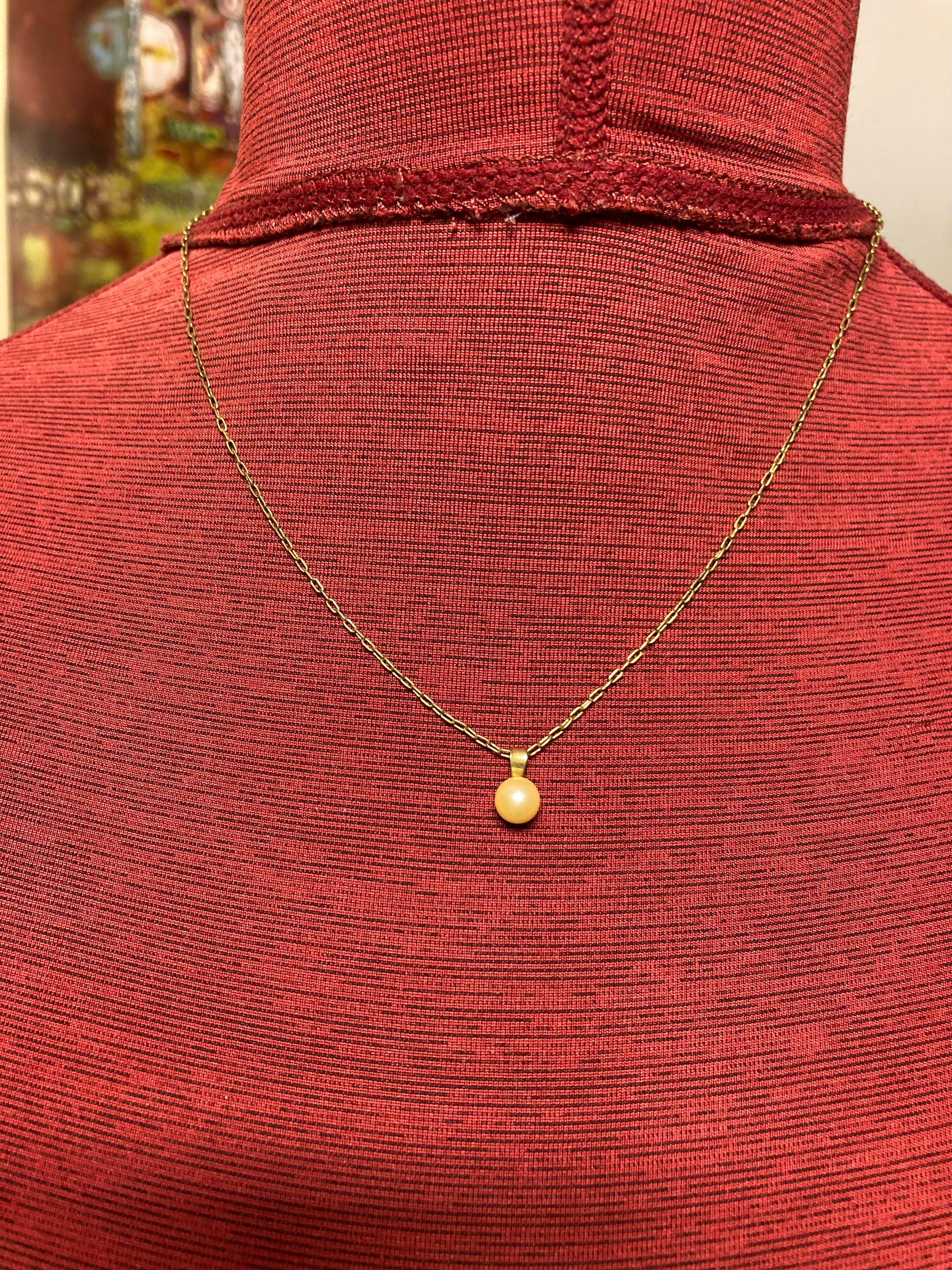 Vintage Avon, delicate pearl necklace and gold tone, chain 18 inch length