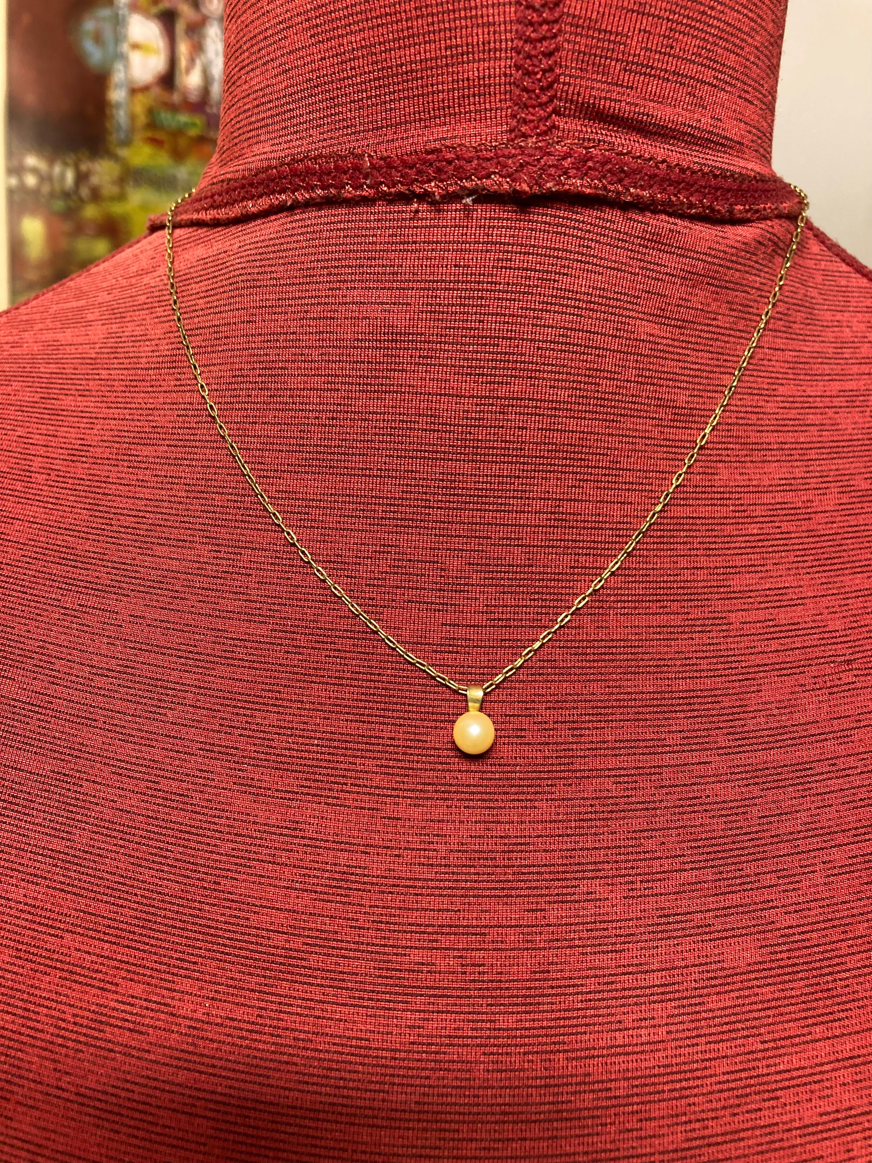 Vintage Avon, delicate pearl necklace and gold tone, chain 18 inch length